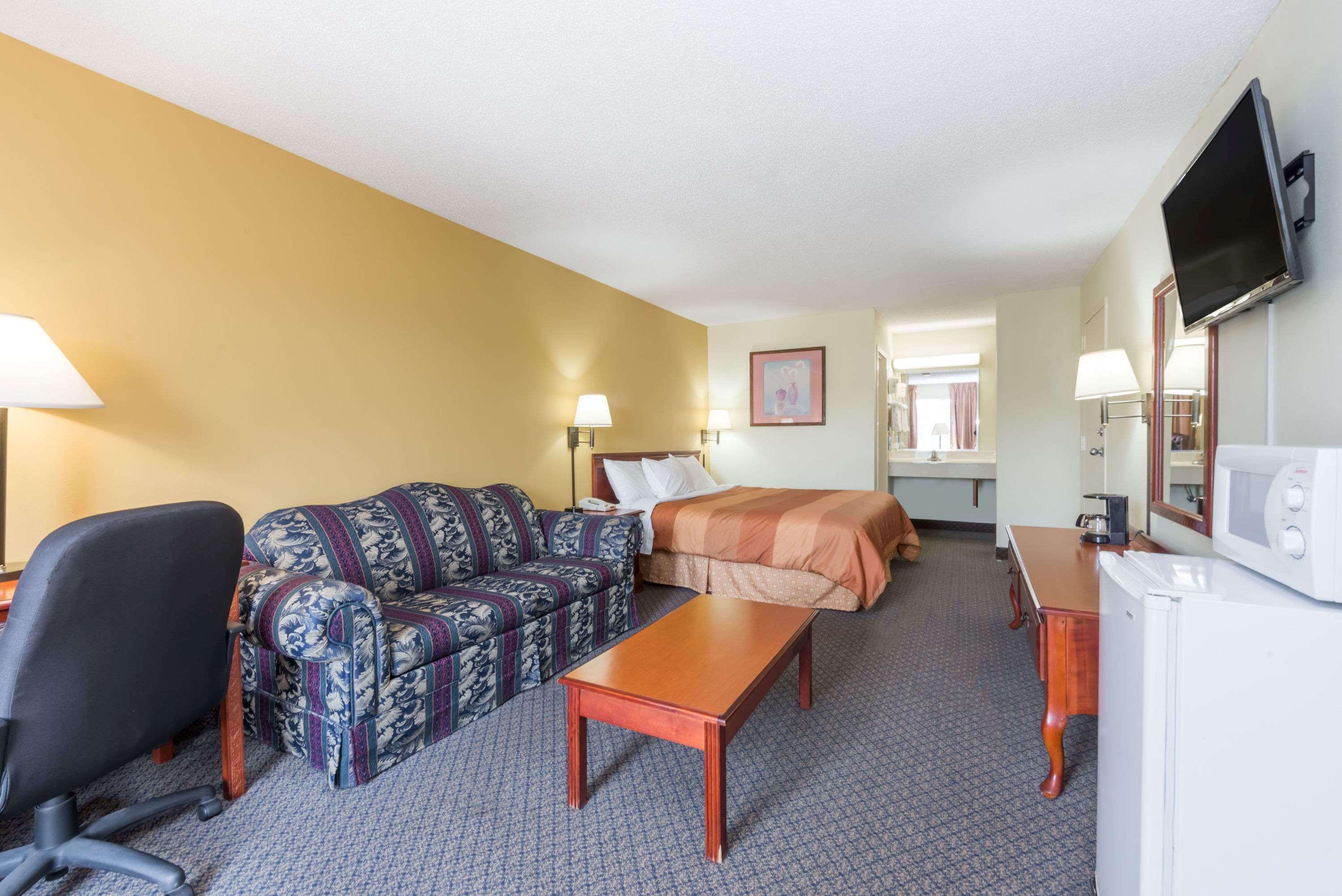 Days Inn By Wyndham Fort Payne Exterior photo