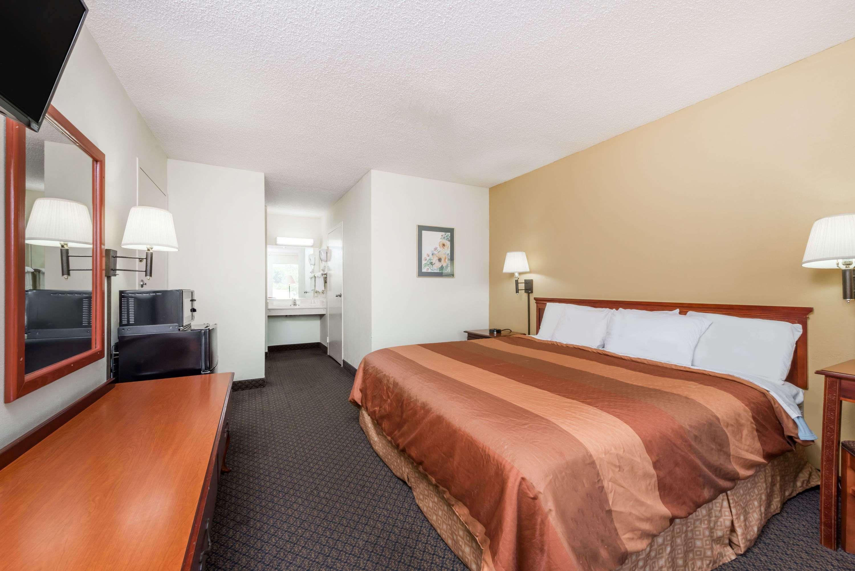 Days Inn By Wyndham Fort Payne Exterior photo
